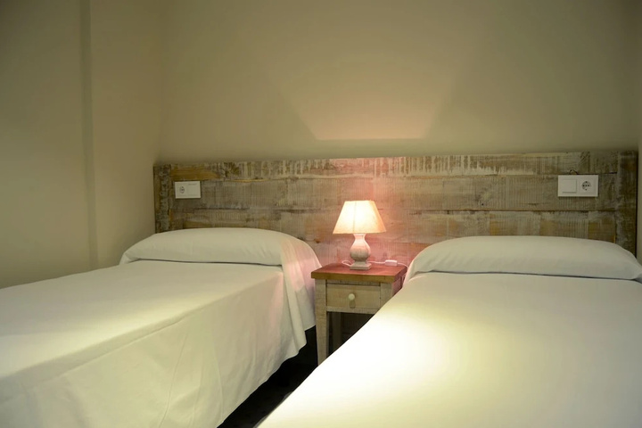 Room 5 of 12