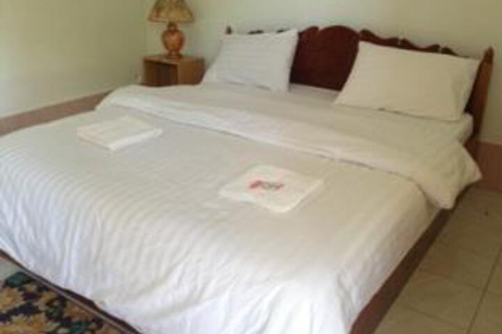 Room 2 of 6