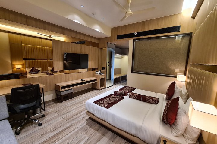 Room 12 of 33