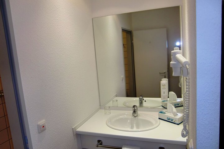 Room 5 of 7