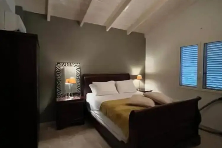 Room 2 of 11
