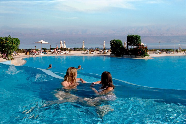 Hotel Pool