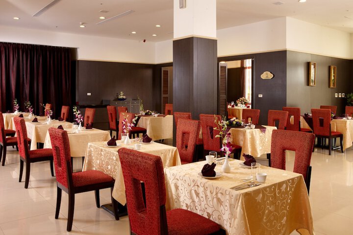 Dining 67 of 99