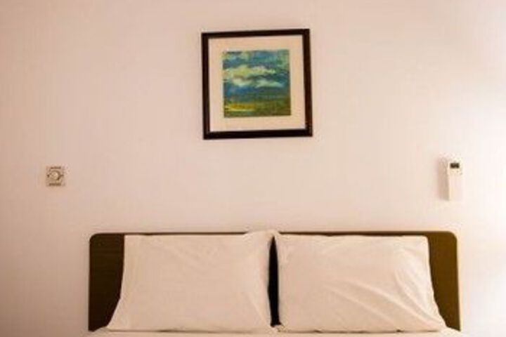 Room 14 of 32