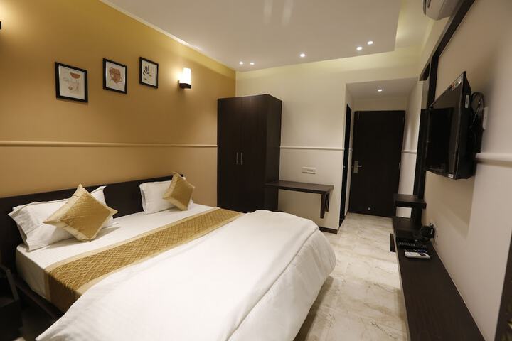 Room 4 of 6