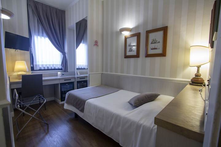 Room 34 of 93