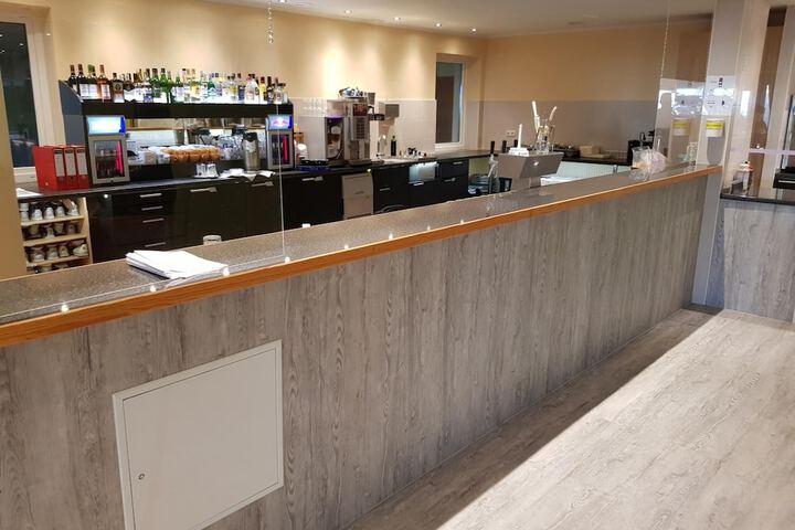 Lounge 52 of 70