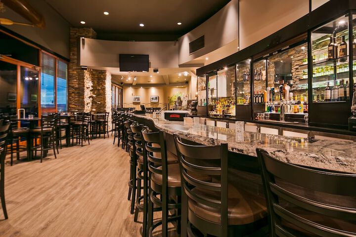 Lounge 95 of 101