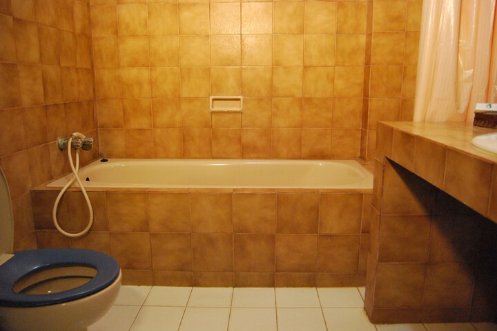 Room 15 of 25