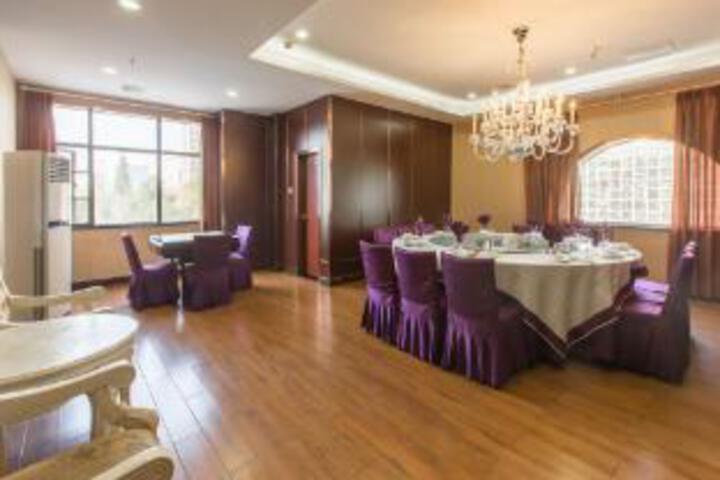 Yiyang Hotel