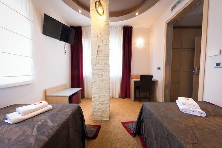 Room 18 of 46