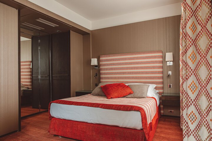 Room 14 of 37