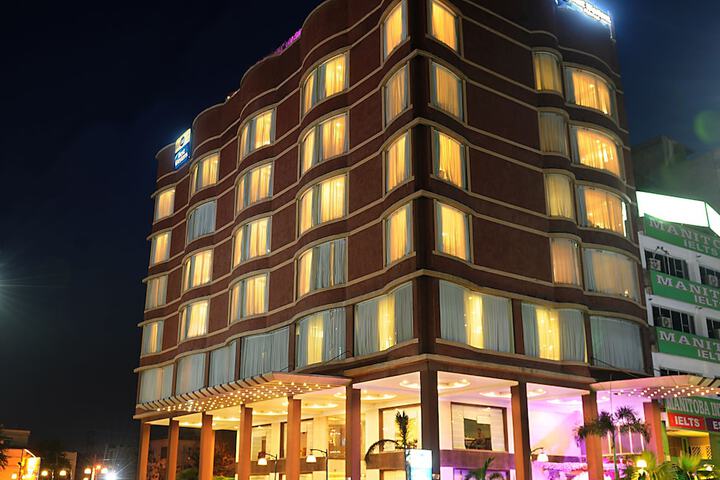 Front of property - evening/night