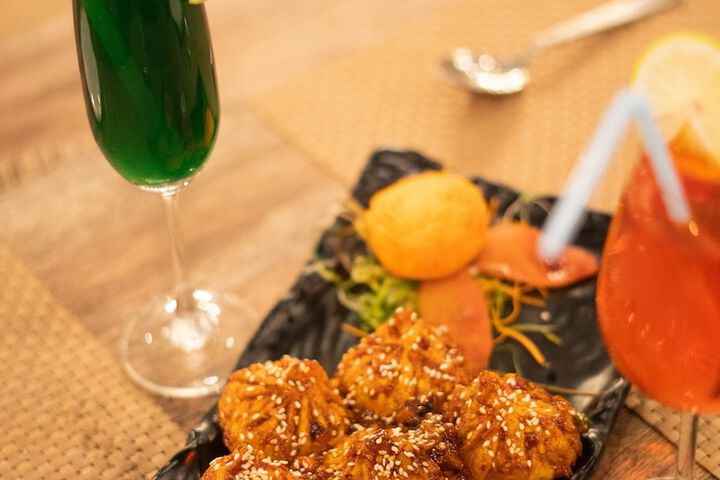 Dining 7 of 9