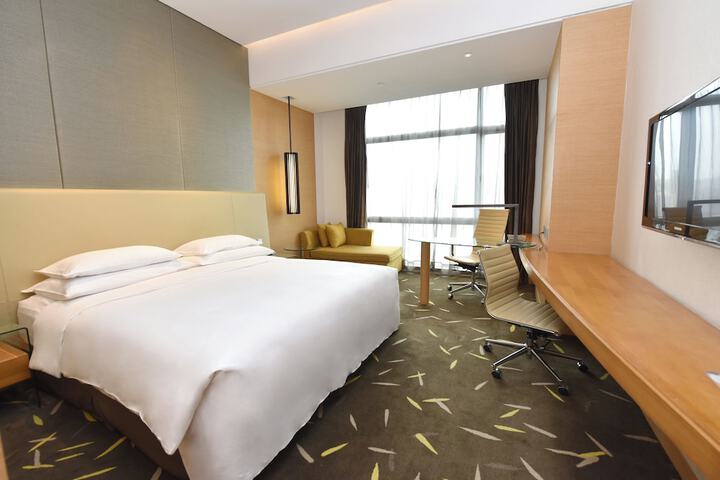 Room 7 of 85