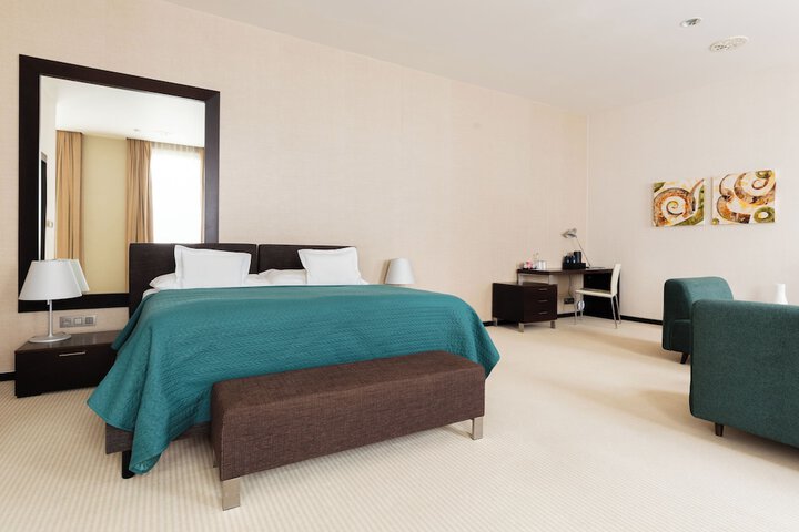 Room 10 of 70