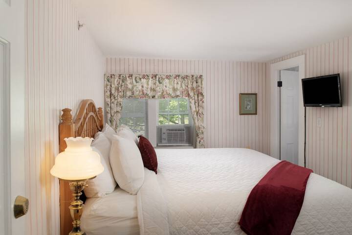 Room 33 of 86