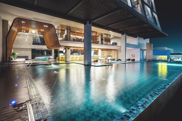 Hotel with Pool