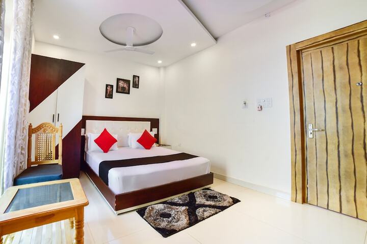 Room 6 of 14