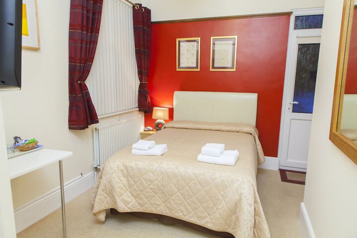 Room 8 of 33