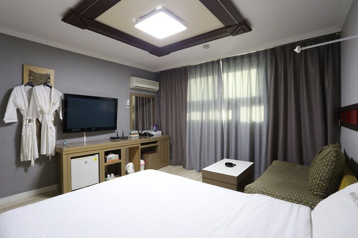 Room 18 of 32
