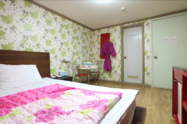 Room 8 of 26