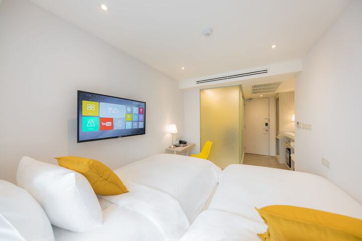 Room 3 of 25