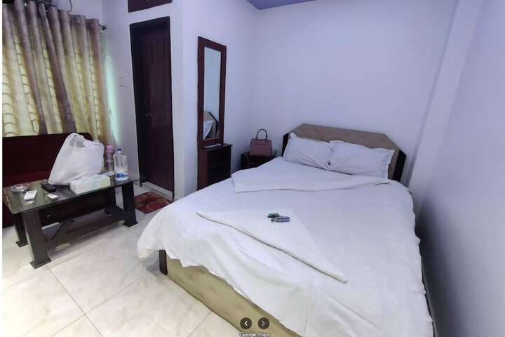 Room 13 of 22