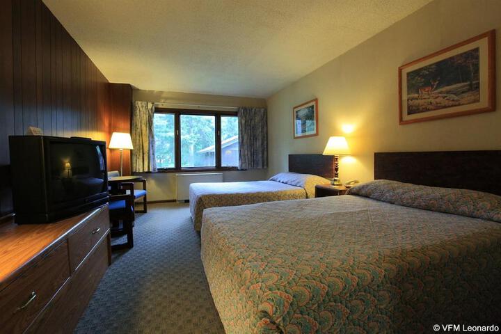 2 Queen Beds (1 of 7)