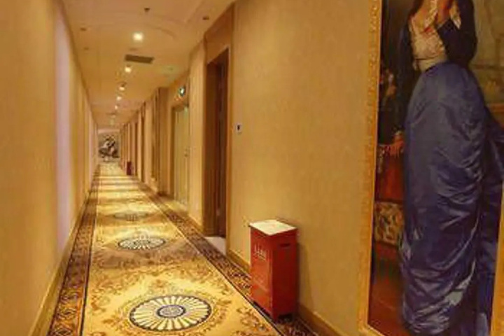 Room 2 of 11