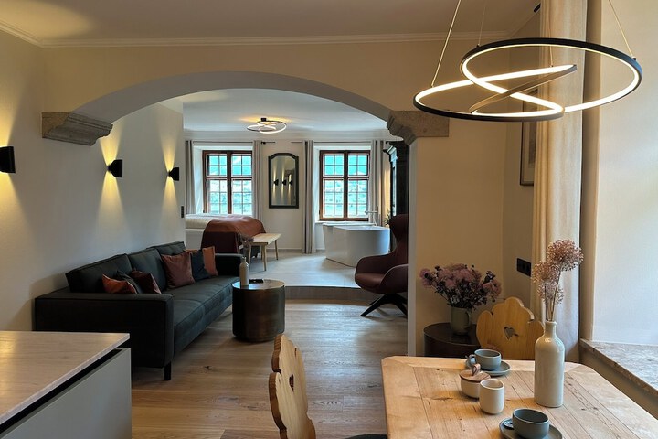 Room 44 of 153