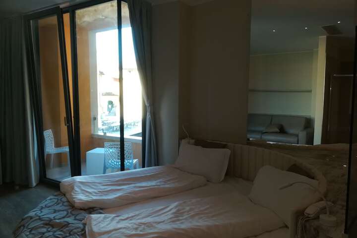 Room 2 of 81