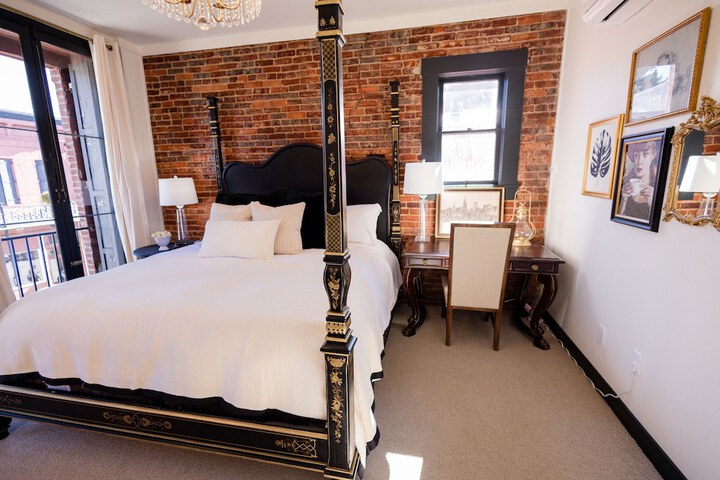 Deluxe Single Room 1 King Bed City View (29 of 30)