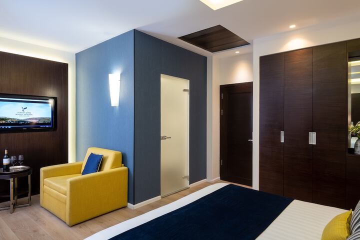 Room 43 of 106
