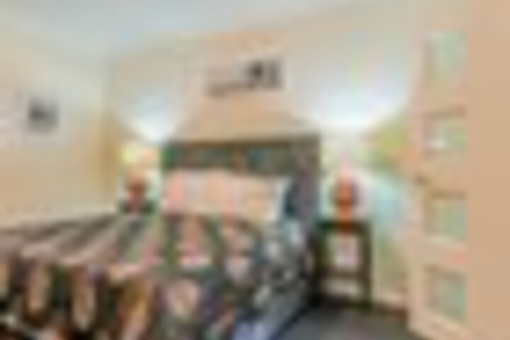 Room 8 of 30