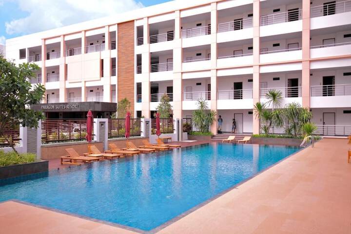 Hotel with Pool