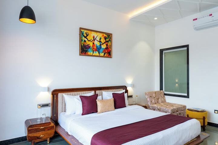 Room 4 of 25