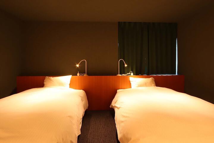 Room 8 of 14