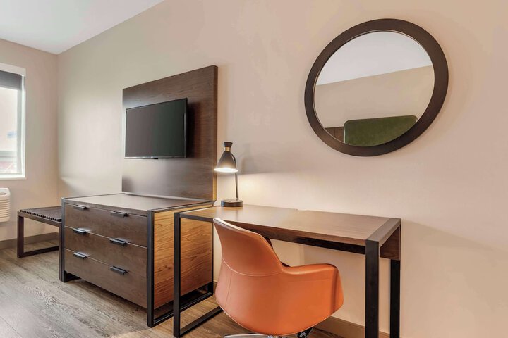 Room 6 of 25