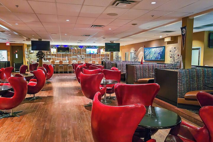 Lounge 41 of 52