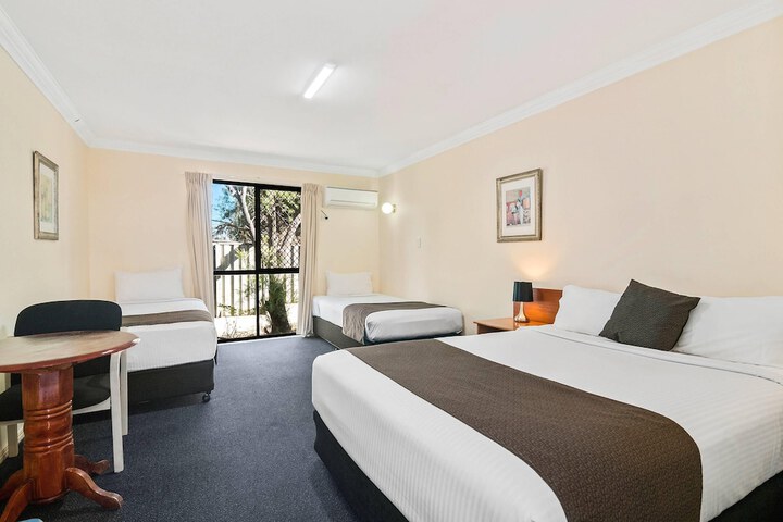 Room 5 of 38