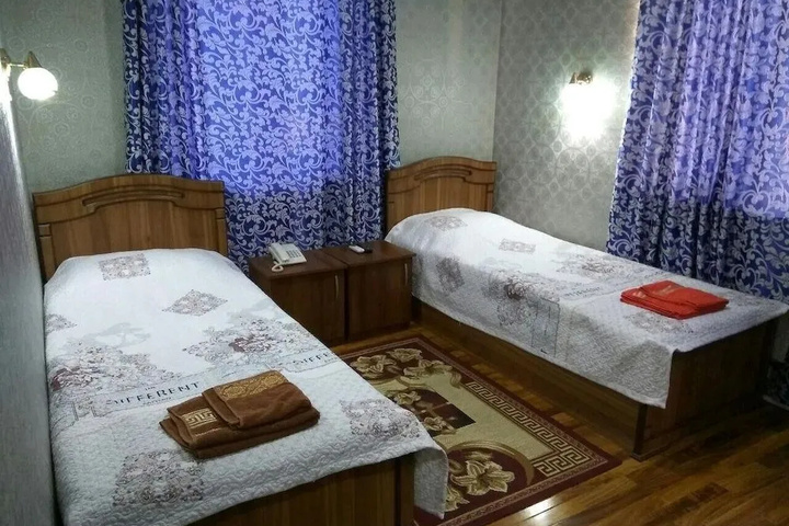 Room 6 of 13