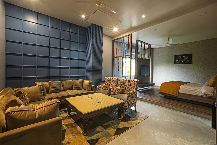 Room 10 of 19