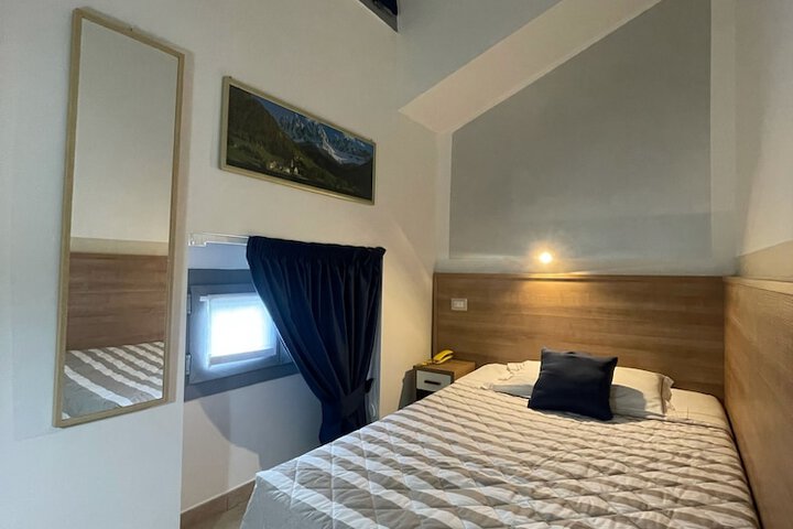 Room 15 of 35