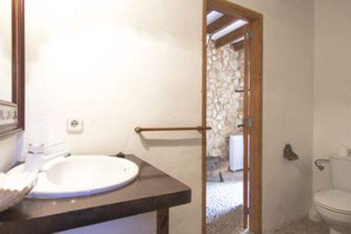 Room 4 of 27