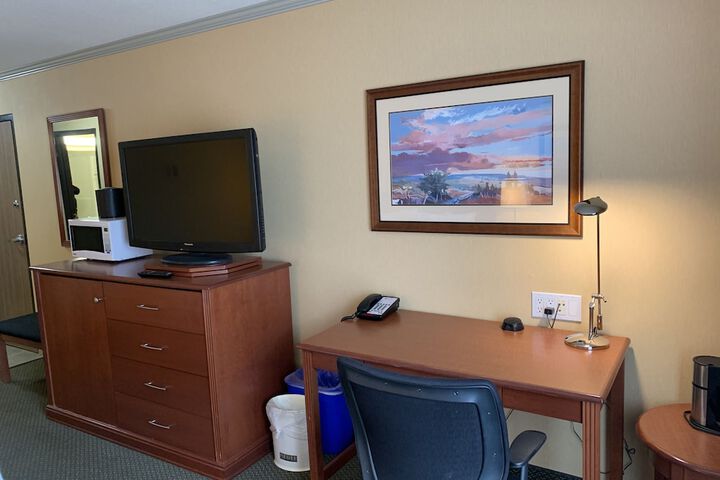 Room 8 of 74