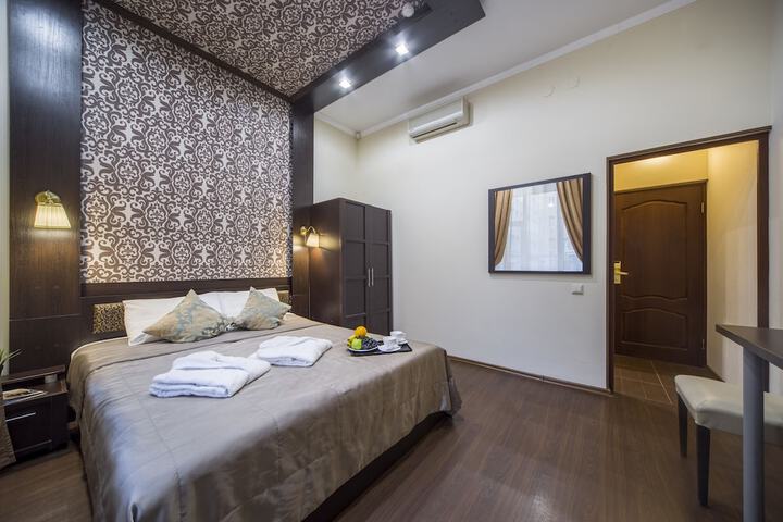 Room 7 of 32