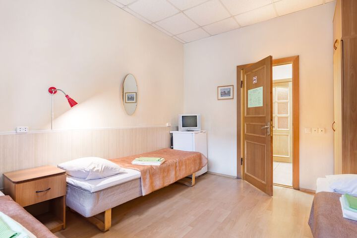 Room 11 of 32