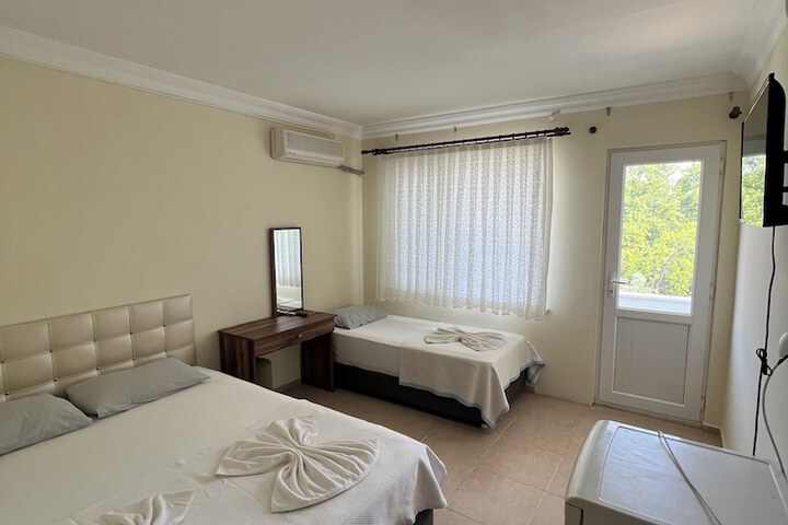 Room 8 of 34