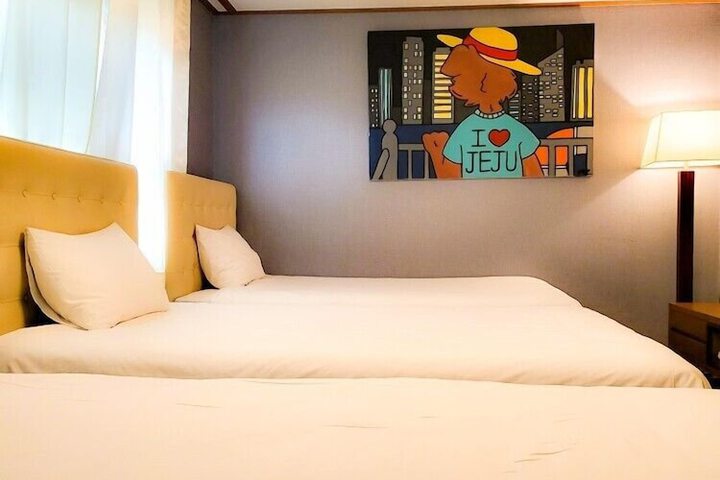 Room 6 of 79